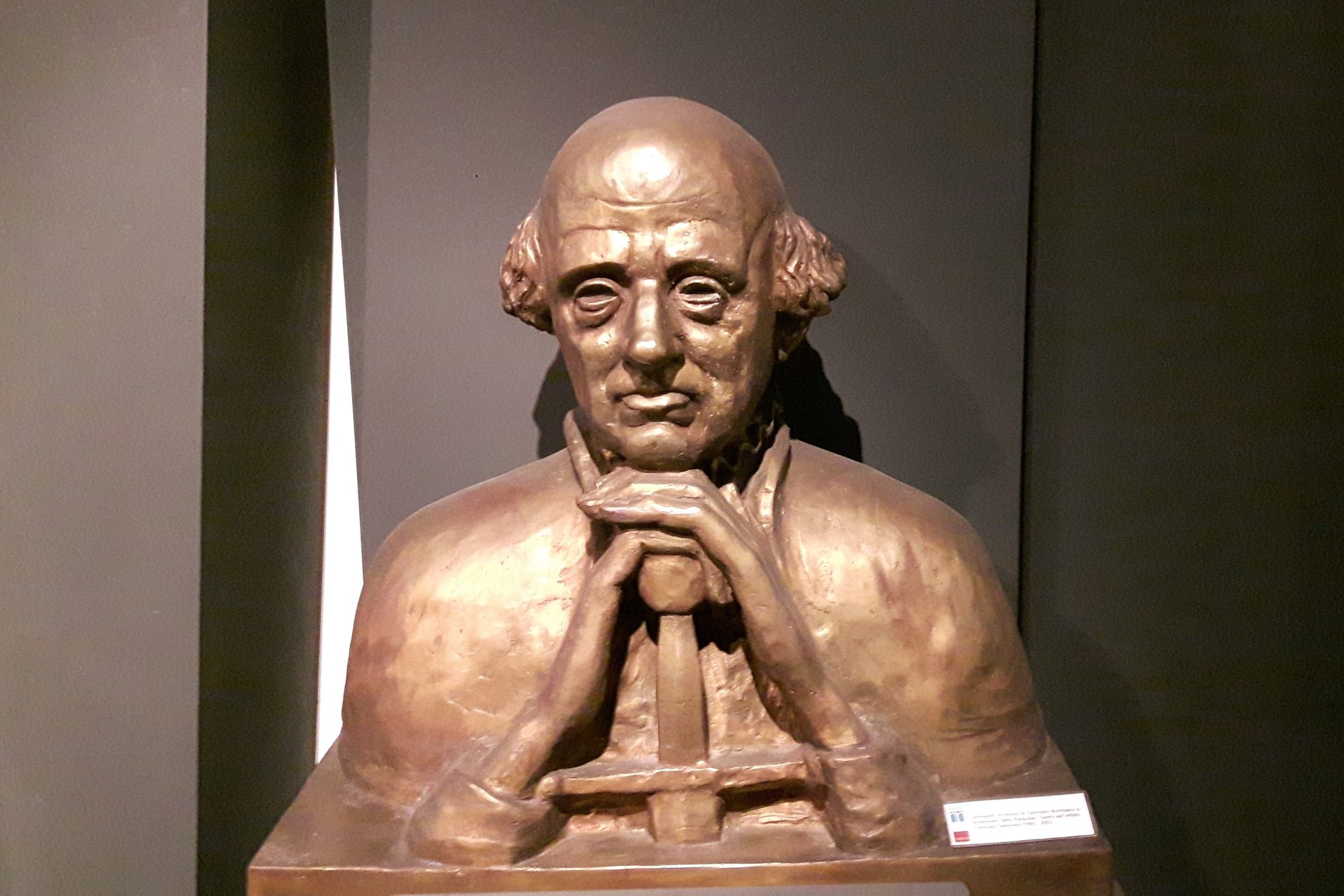 Paracelsus bronze bust in Rome (1).jpg